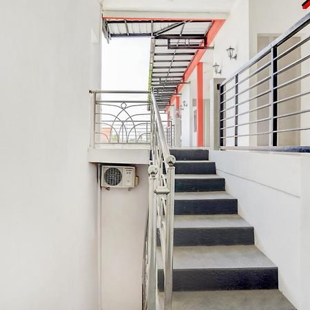 Super Oyo 3702 Homestay Bougenville Syariah Lamongan Bagian luar foto