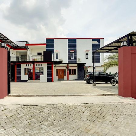 Super Oyo 3702 Homestay Bougenville Syariah Lamongan Bagian luar foto