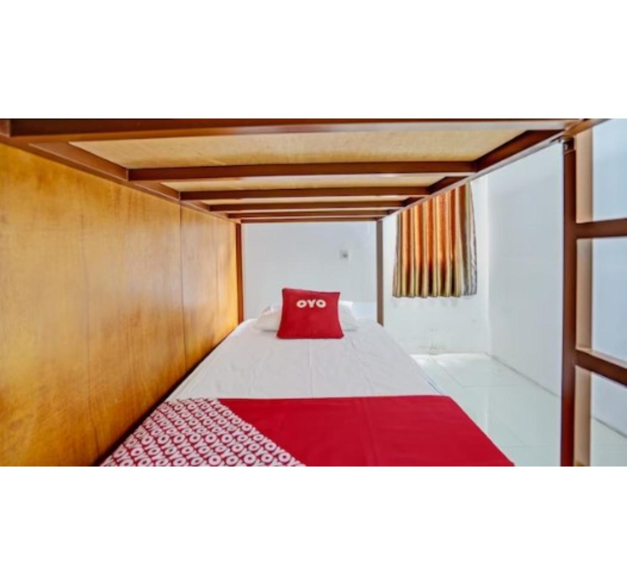 Super Oyo 3702 Homestay Bougenville Syariah Lamongan Bagian luar foto