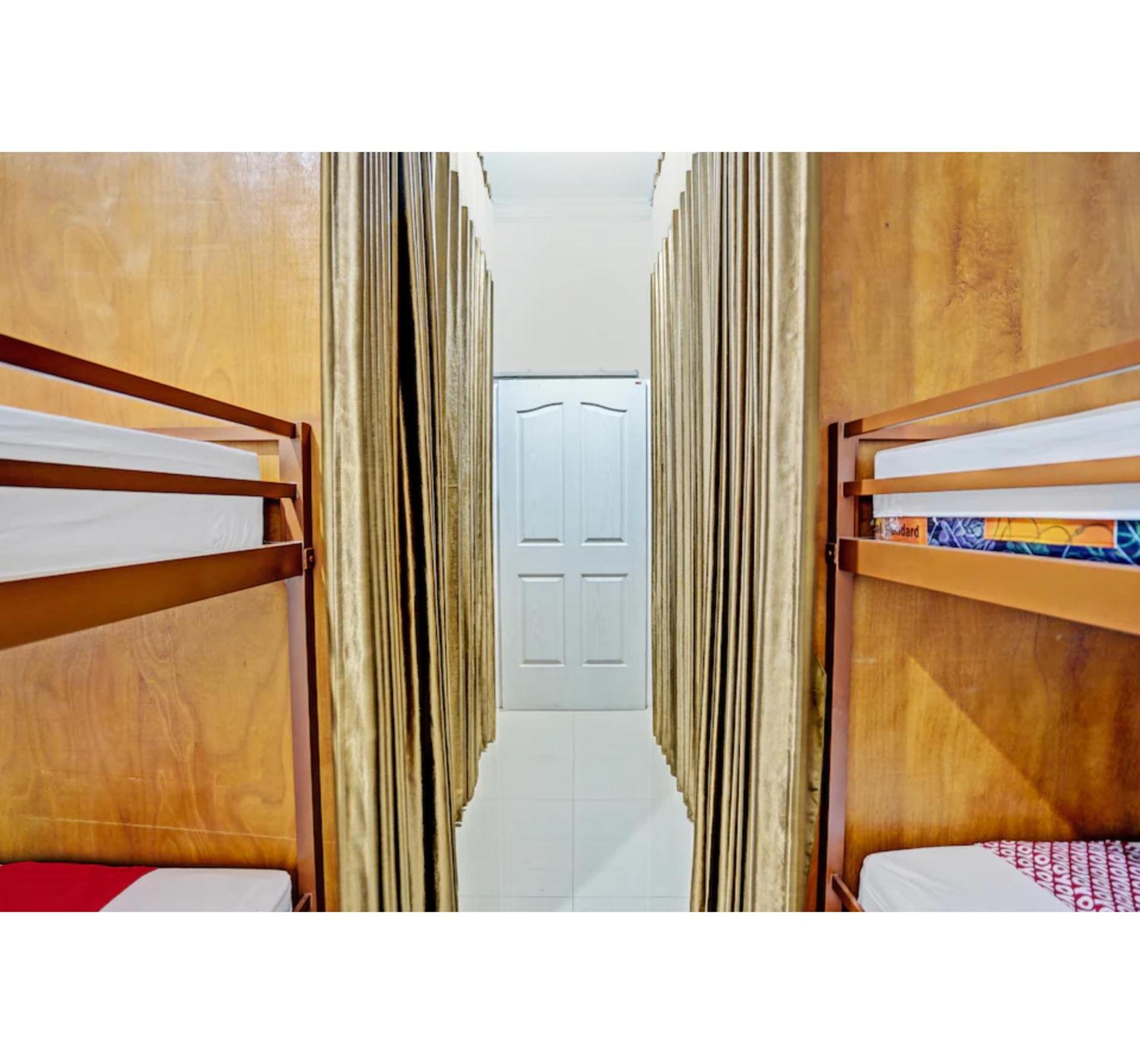 Super Oyo 3702 Homestay Bougenville Syariah Lamongan Bagian luar foto