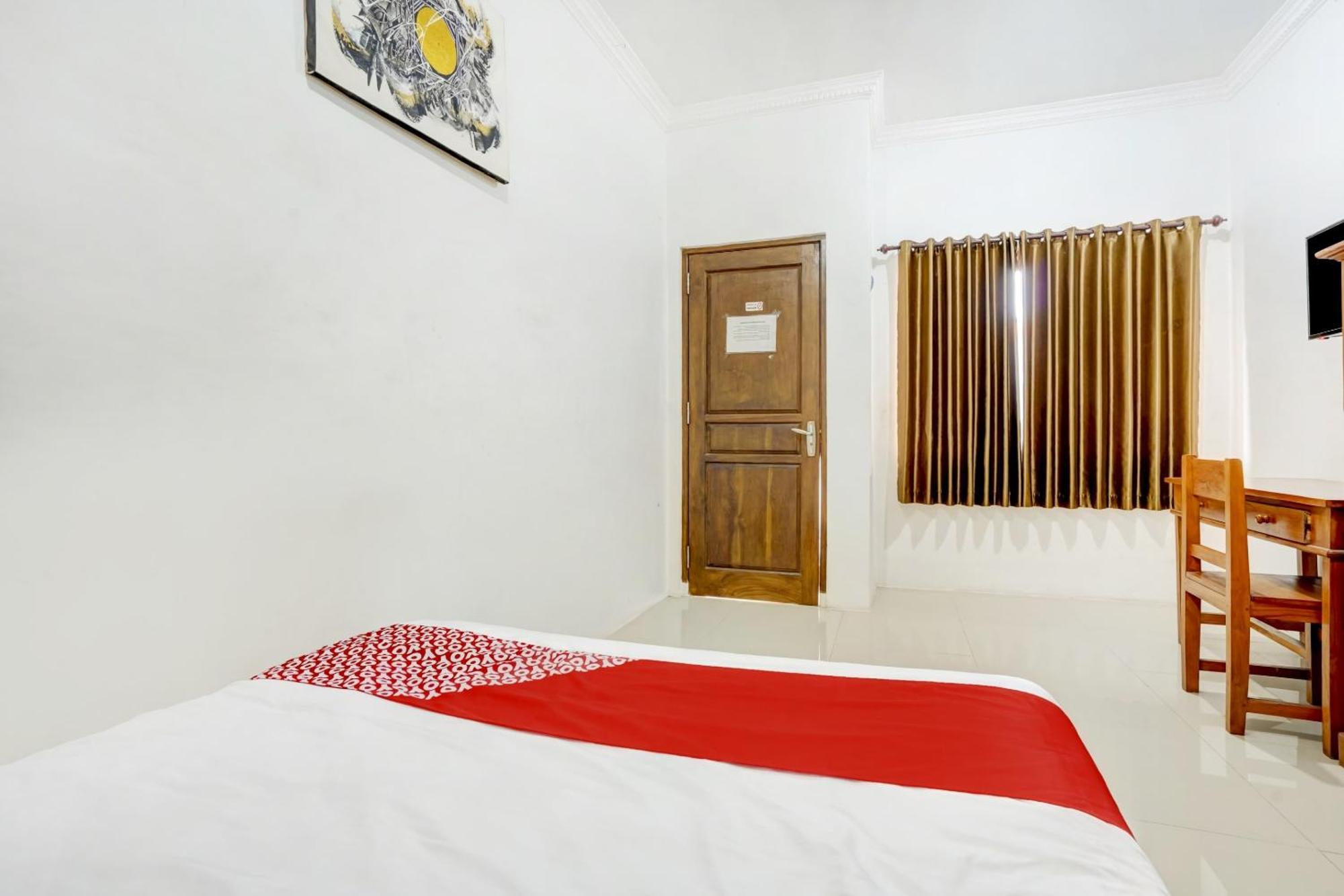 Super Oyo 3702 Homestay Bougenville Syariah Lamongan Bagian luar foto
