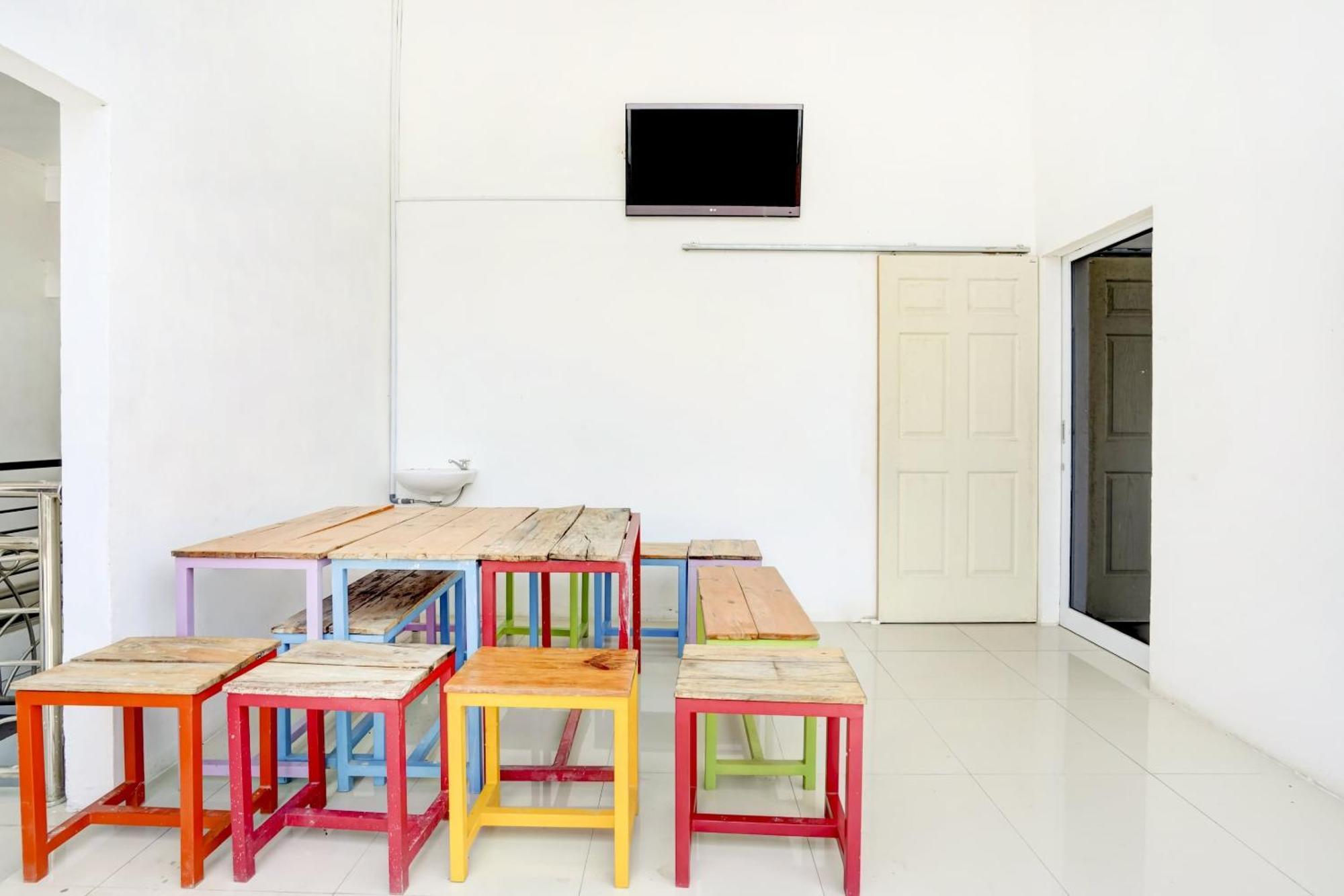 Super Oyo 3702 Homestay Bougenville Syariah Lamongan Bagian luar foto