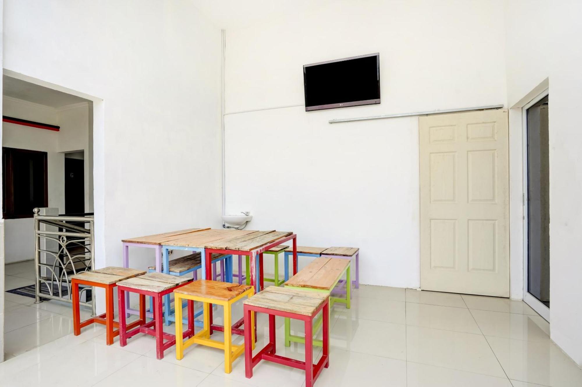 Super Oyo 3702 Homestay Bougenville Syariah Lamongan Bagian luar foto