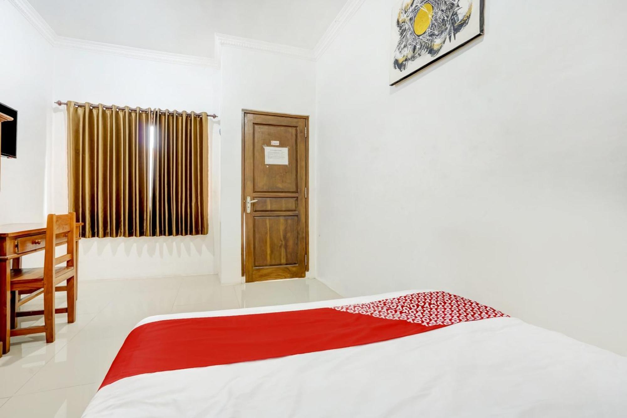 Super Oyo 3702 Homestay Bougenville Syariah Lamongan Bagian luar foto