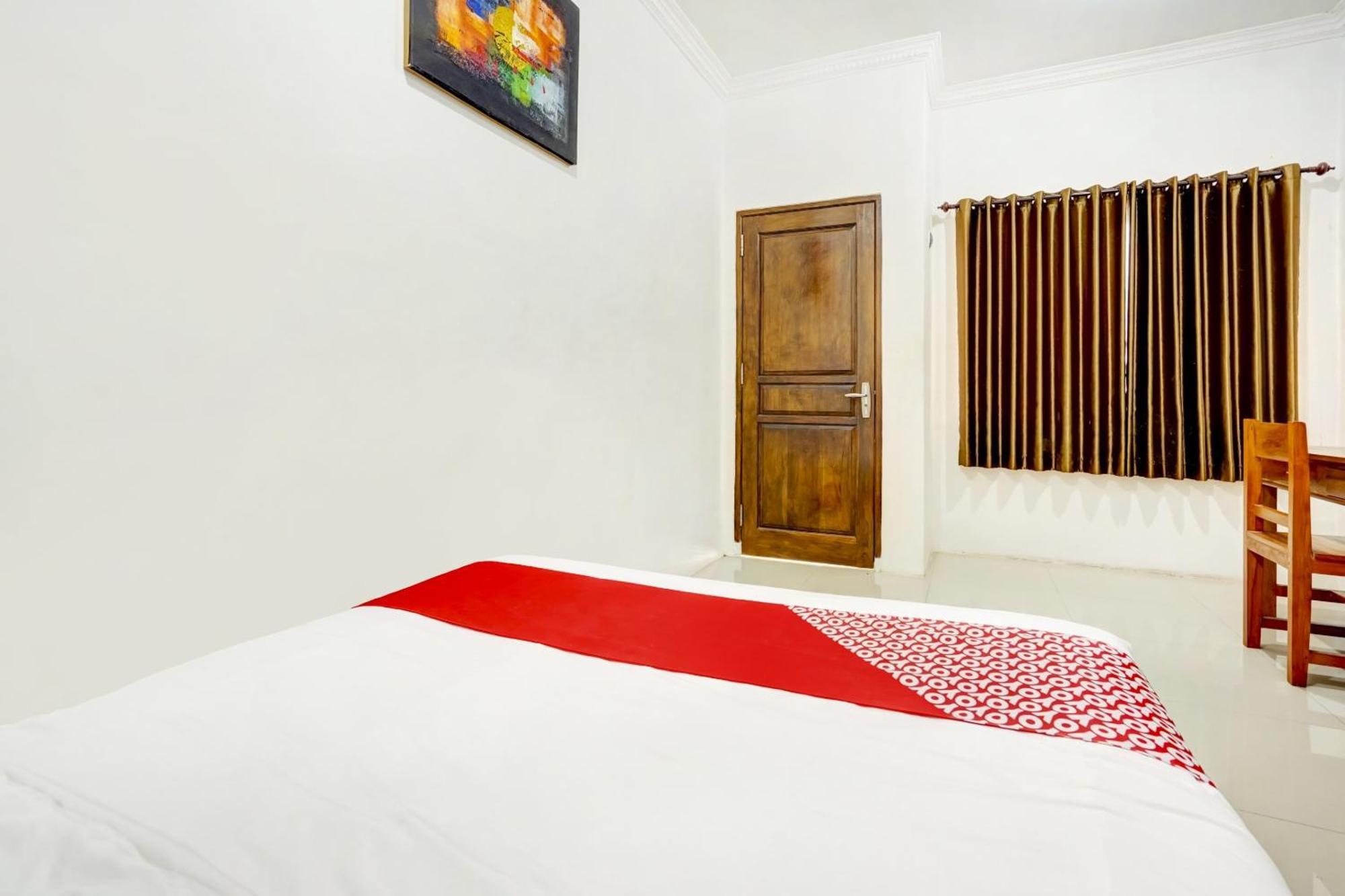 Super Oyo 3702 Homestay Bougenville Syariah Lamongan Bagian luar foto