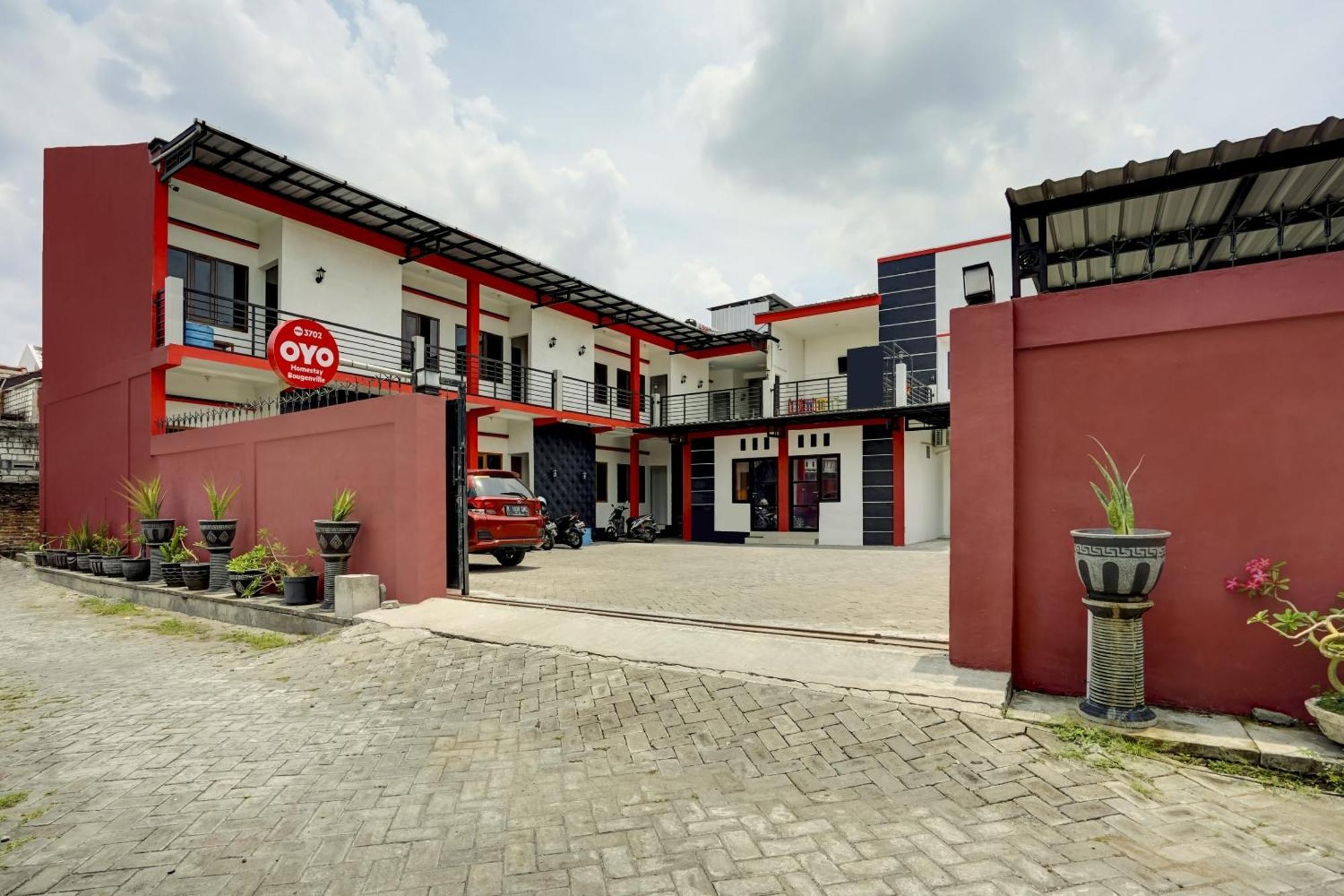 Super Oyo 3702 Homestay Bougenville Syariah Lamongan Bagian luar foto
