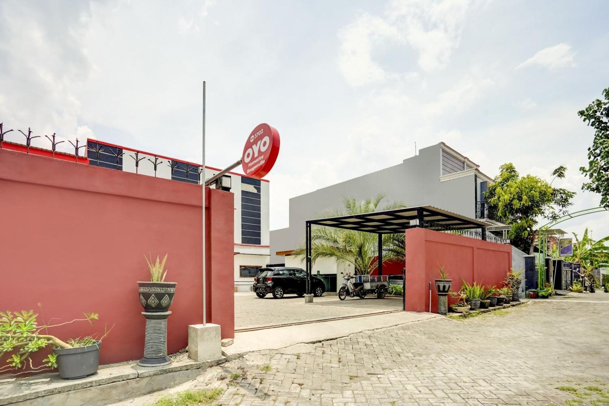 Super Oyo 3702 Homestay Bougenville Syariah Lamongan Bagian luar foto